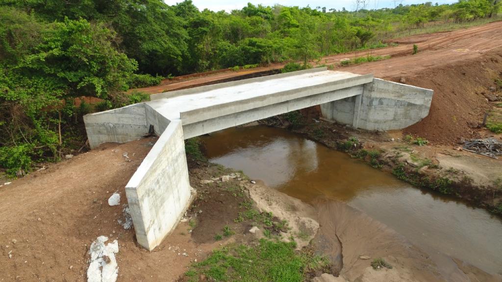 Nova ponte sobre o Córrego Mariano é entregue pelo prefeito Jesus Evaristo